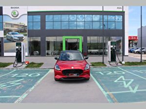 2025 Benzin Otomatik Suzuki Swift Kırmızı Asal