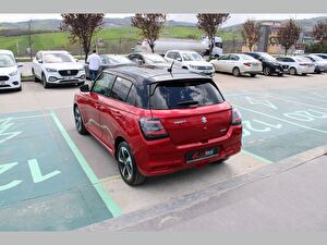 2025 Benzin Otomatik Suzuki Swift Kırmızı Asal