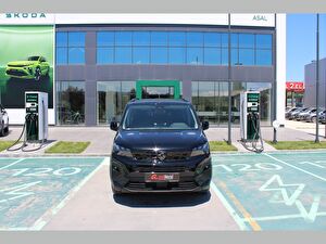 2025 Dizel Otomatik Peugeot Rifter Siyah Asal