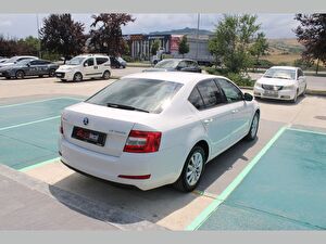 2017 Benzin Otomatik Skoda Octavia Beyaz Asal