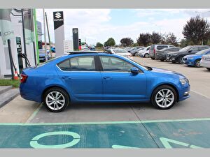 2018 Dizel Otomatik Skoda Octavia Mavi Asal