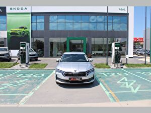 2025 Benzin Otomatik Skoda Octavia Gri Asal