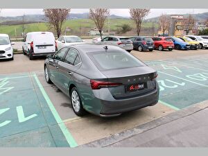 2025 Benzin Otomatik Skoda Octavia Gri Asal