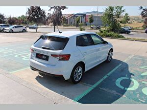 2025 Benzin Otomatik Skoda Fabia Beyaz Asal