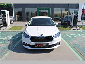 2025 Benzin Otomatik Skoda Fabia Beyaz Asal