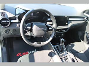 2025 Benzin Otomatik Skoda Fabia Beyaz Asal
