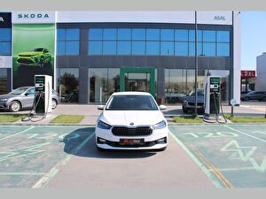 2025 Benzin Otomatik Skoda Fabia Beyaz Asal