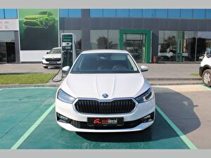 2024 Benzin Otomatik Skoda Fabia Beyaz Asal