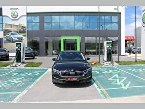 2025 Benzin Otomatik Skoda Octavia Siyah Asal