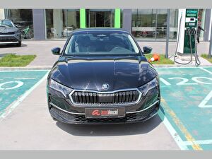 2025 Benzin Otomatik Skoda Octavia Siyah Asal