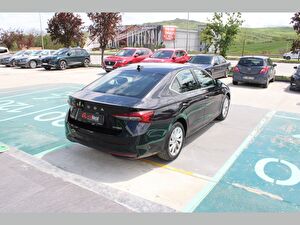 2025 Benzin Otomatik Skoda Octavia Siyah Asal