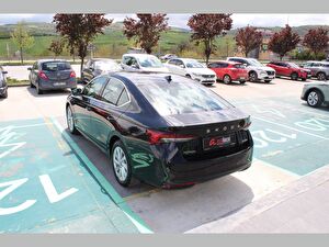 2025 Benzin Otomatik Skoda Octavia Siyah Asal