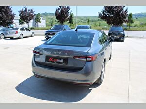 2024 MHEV Otomatik Skoda Superb Gri Asal