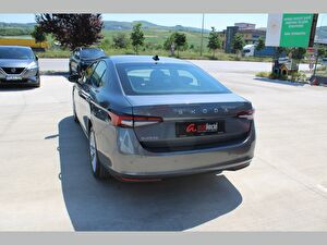 2024 MHEV Otomatik Skoda Superb Gri Asal