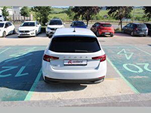 2024 Benzin Otomatik Skoda Fabia Beyaz Asal