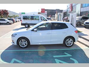 2024 Benzin Otomatik Skoda Fabia Beyaz Asal