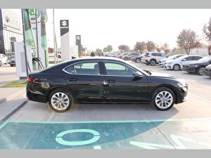 2025 MHEV Otomatik Skoda Superb Siyah Asal