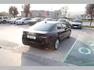 2025 MHEV Otomatik Skoda Superb Siyah Asal