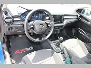 2023 Benzin Manuel Skoda Fabia Mavi Asal