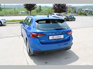 2023 Benzin Manuel Skoda Fabia Mavi Asal