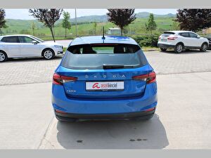2023 Benzin Manuel Skoda Fabia Mavi Asal