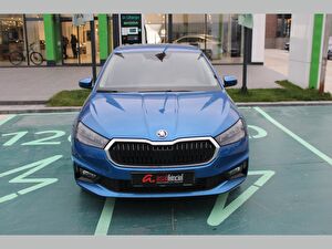 2025 Benzin Otomatik Skoda Fabia Mavi Asal