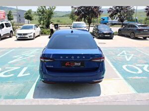 2025 Benzin Otomatik Skoda Superb Mavi Asal