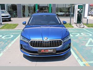 2025 Benzin Otomatik Skoda Superb Mavi Asal
