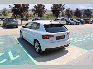 2025 Benzin Otomatik Skoda Fabia Beyaz Asal