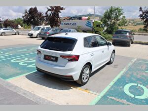 2025 Benzin Otomatik Skoda Fabia Beyaz Asal