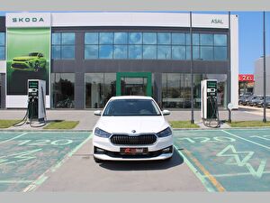 2025 Benzin Otomatik Skoda Fabia Beyaz Asal