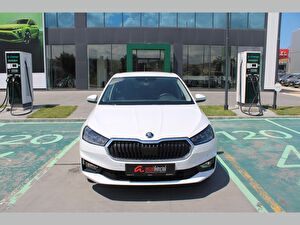 2025 Benzin Otomatik Skoda Fabia Beyaz Asal