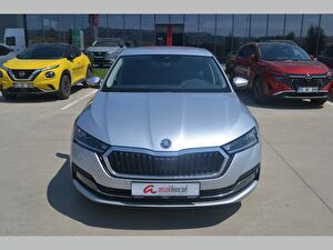 2023 MHEV Otomatik Skoda Octavia Gri Asal