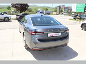 2024 MHEV Otomatik Skoda Superb Gri Asal