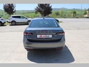 2024 MHEV Otomatik Skoda Superb Gri Asal