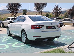 2017 Benzin Otomatik Skoda Superb Beyaz Asal