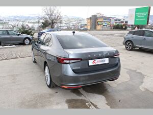 2024 MHEV Otomatik Skoda Superb Gri Asal