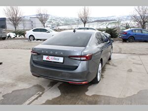 2024 MHEV Otomatik Skoda Superb Gri Asal
