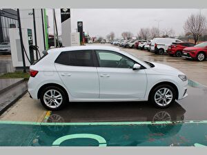 2025 Benzin Otomatik Skoda Fabia Beyaz Asal