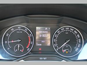 2021 Benzin Otomatik Skoda Superb Gri Asal