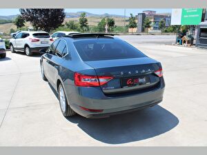 2021 Benzin Otomatik Skoda Superb Gri Asal