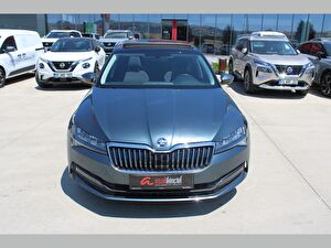 2021 Benzin Otomatik Skoda Superb Gri Asal