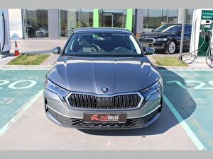 2025 Benzin Otomatik Skoda Octavia Gri Asal