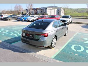 2025 Benzin Otomatik Skoda Octavia Gri Asal