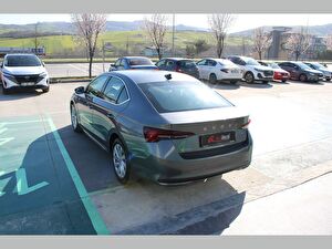 2025 Benzin Otomatik Skoda Octavia Gri Asal