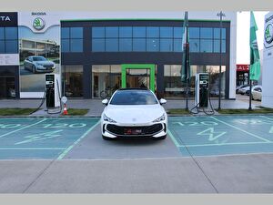 2025 Benzin Otomatik Mg MG7 Beyaz Asal