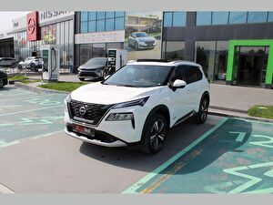Nissan X-Trail SUV E-4ORCE PLATINUM PREMIUM 4X4