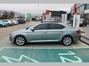 2020 Benzin Otomatik Skoda Superb Gri Asal