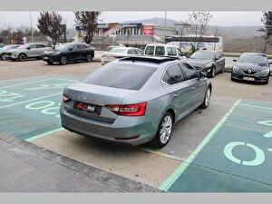 2020 Benzin Otomatik Skoda Superb Gri Asal