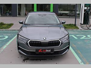 2025 Benzin Otomatik Skoda Octavia Gri Asal